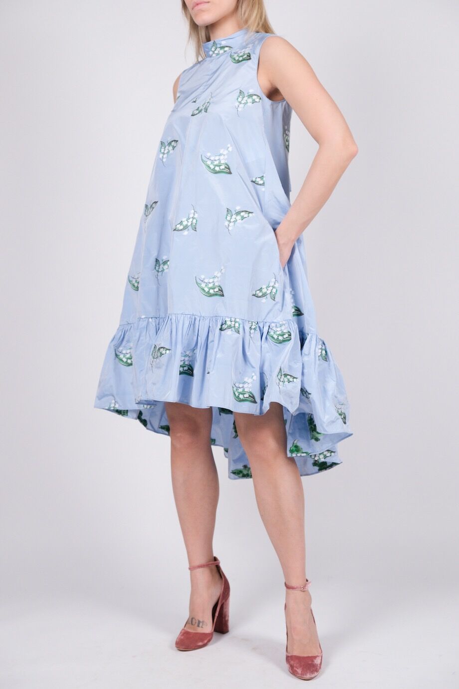 image 2 Платье голубого цвета с цветочным принтом