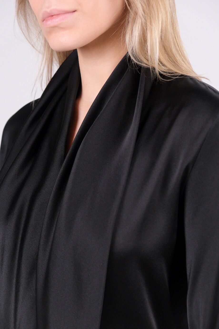 image 4 Шелковая блуза черного цвета