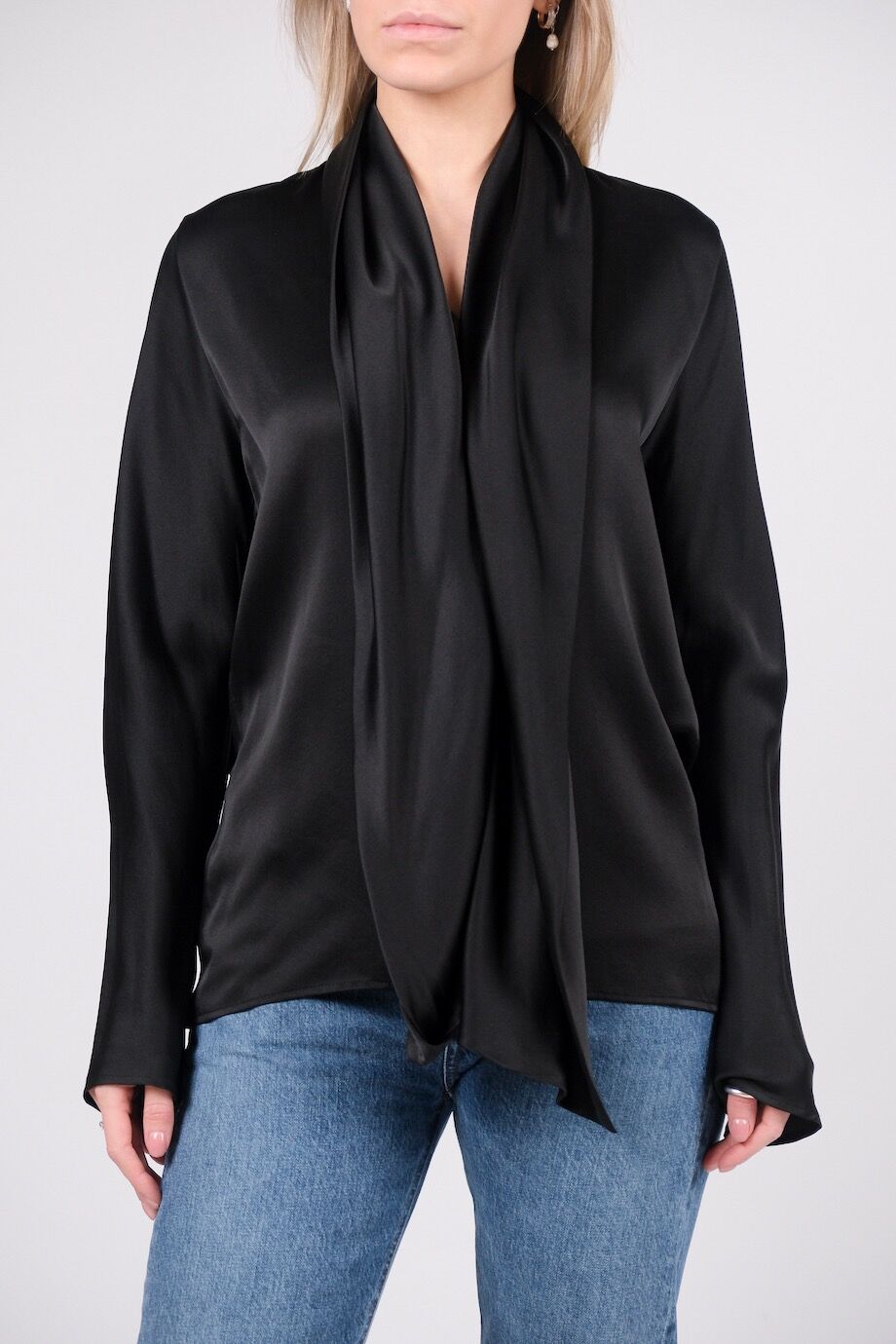 image 1 Шелковая блуза черного цвета