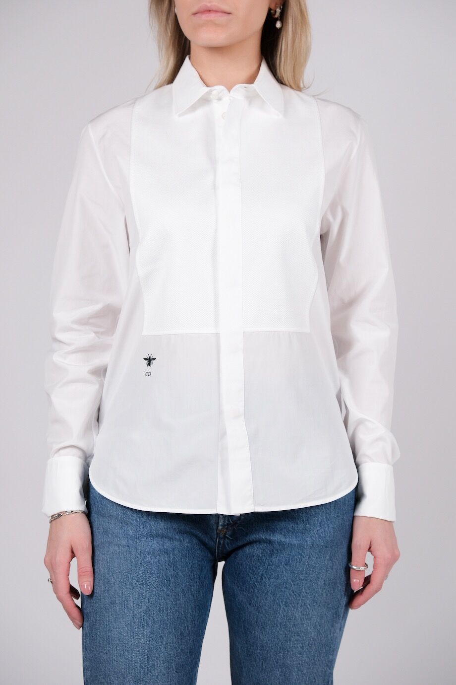 image 1 Рубашка  под запонки белого цвета с вышивкой