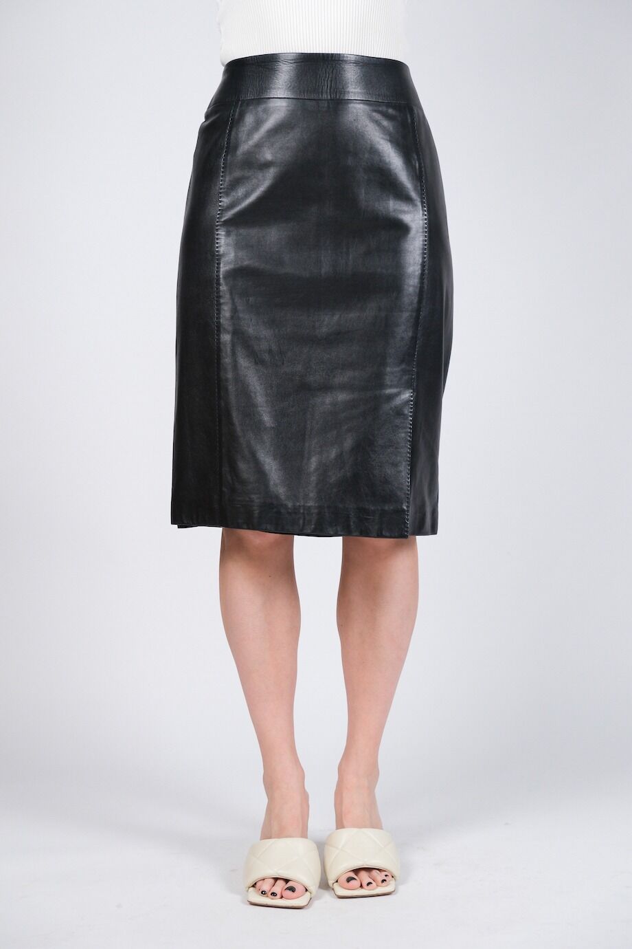 image 2 Кожаная юбка черного цвета с разрезом спереди