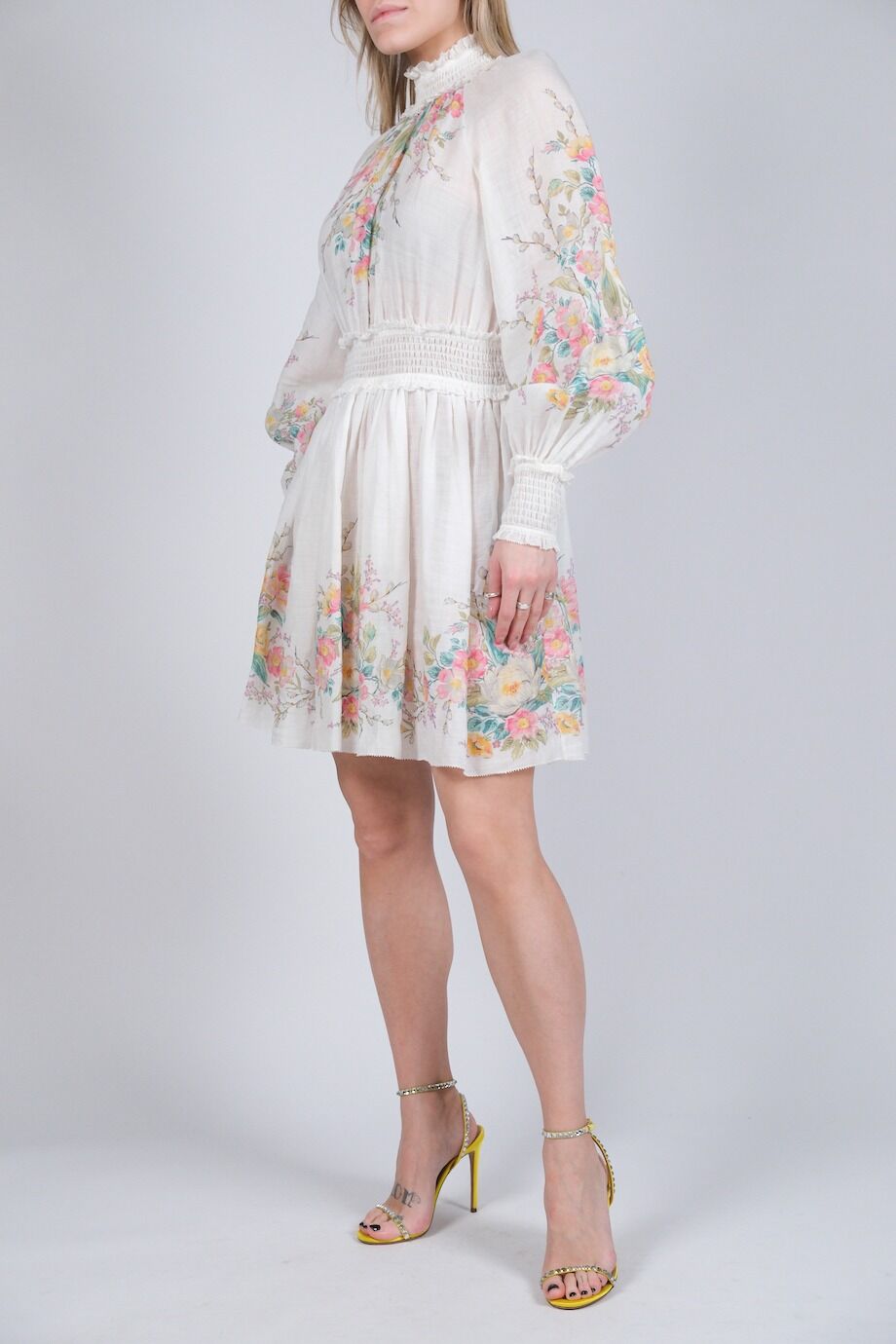image 2 Платье молочного цвета с воротником стойкой и цветочным принтом