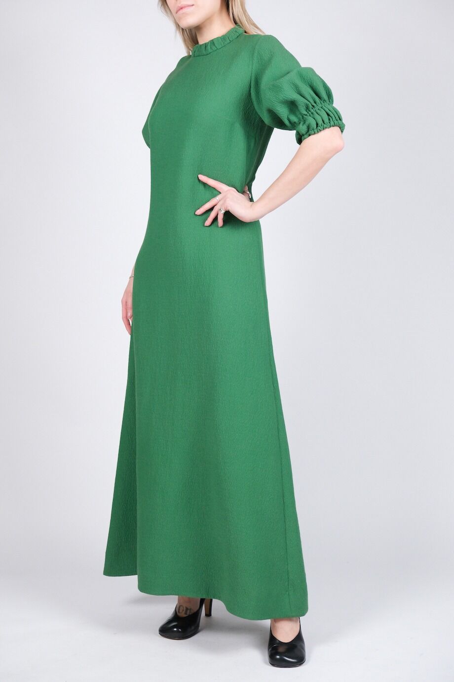 image 2 Платье зеленого цвета с открытыми плечами