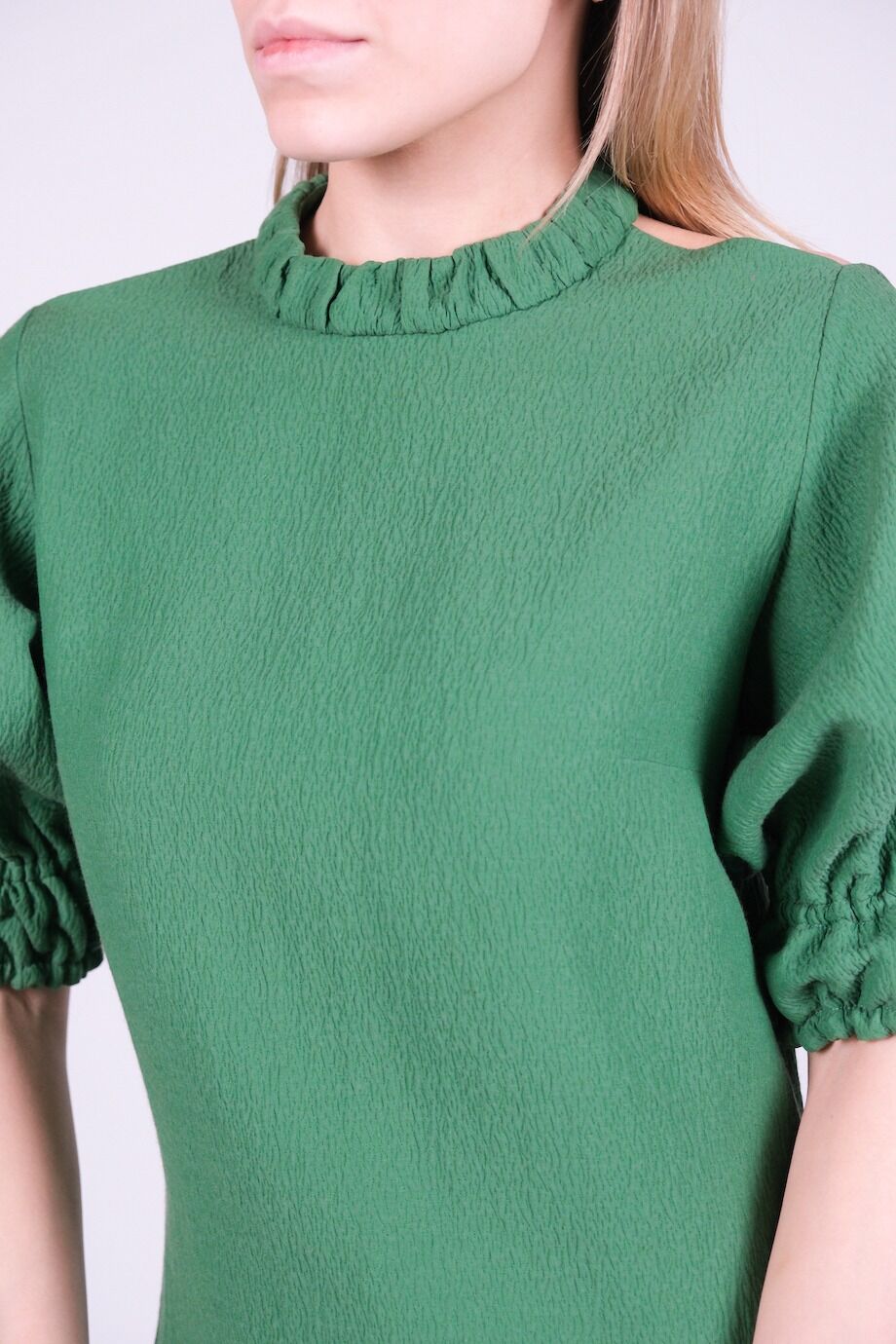 image 4 Платье зеленого цвета с открытыми плечами