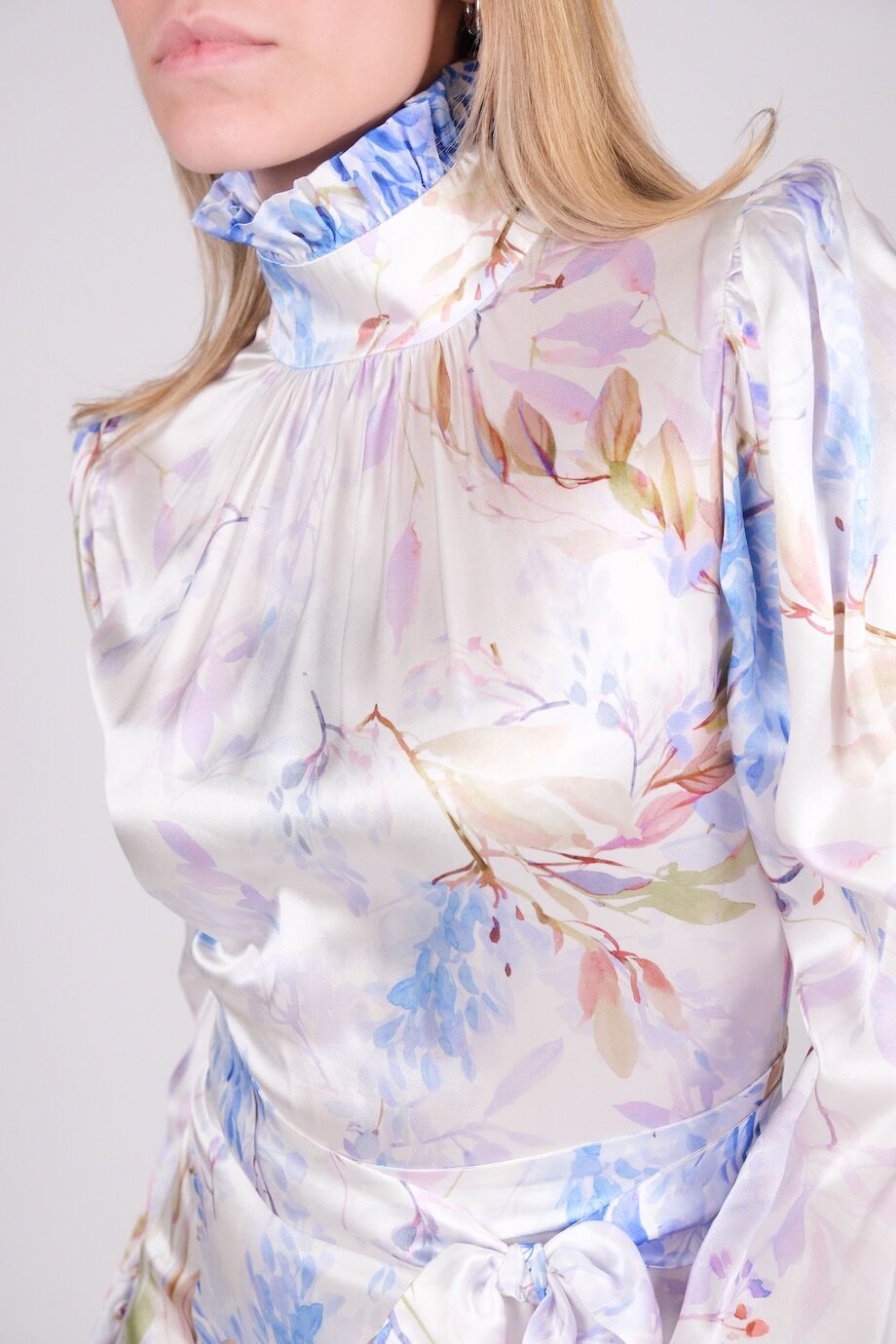 image 4 Шёлковое платье с воротником стойкой с цветочным принтом