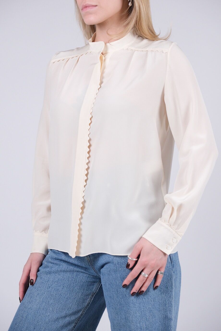 image 2 Шёлковая блуза бежевого цвета