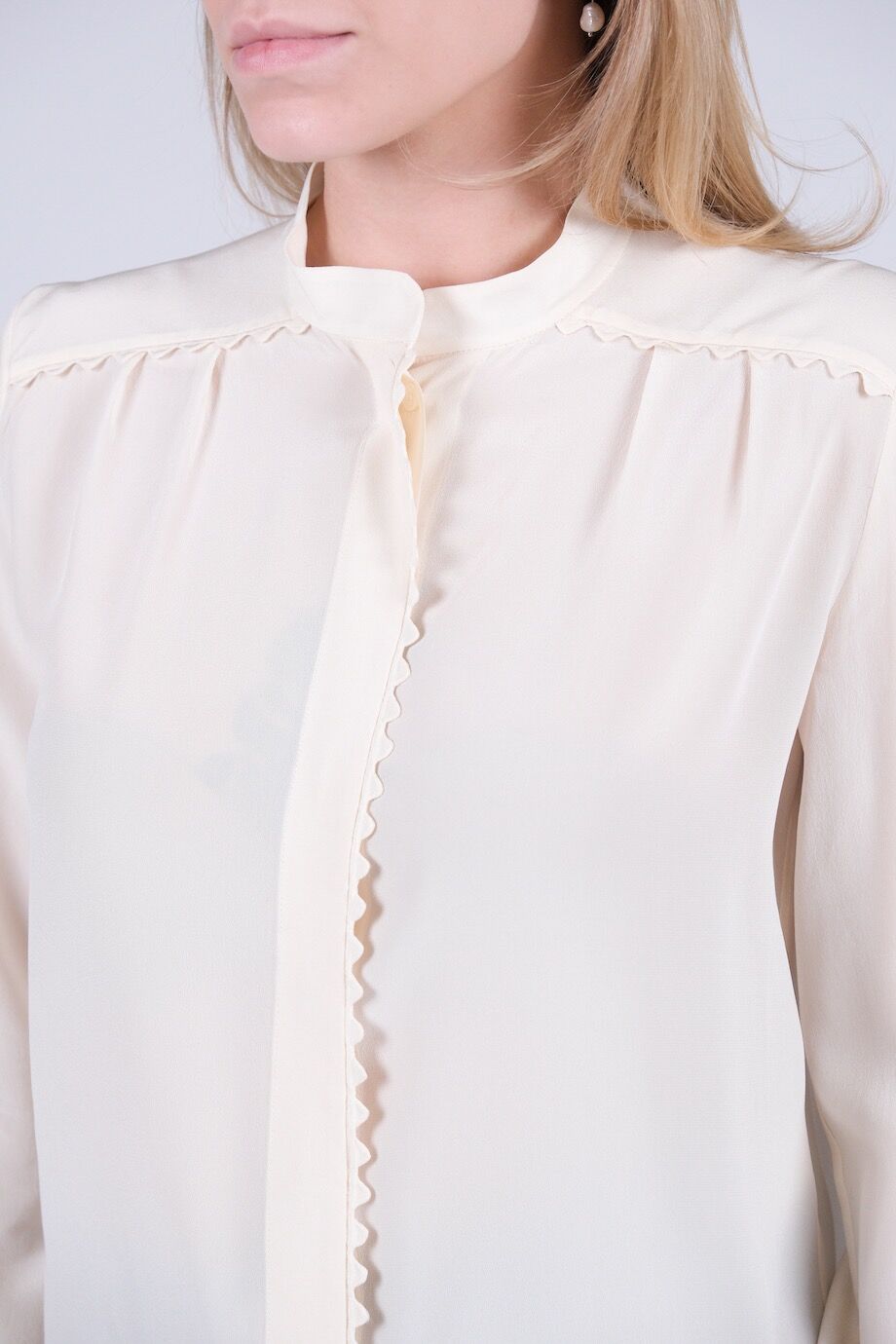 image 4 Шёлковая блуза бежевого цвета