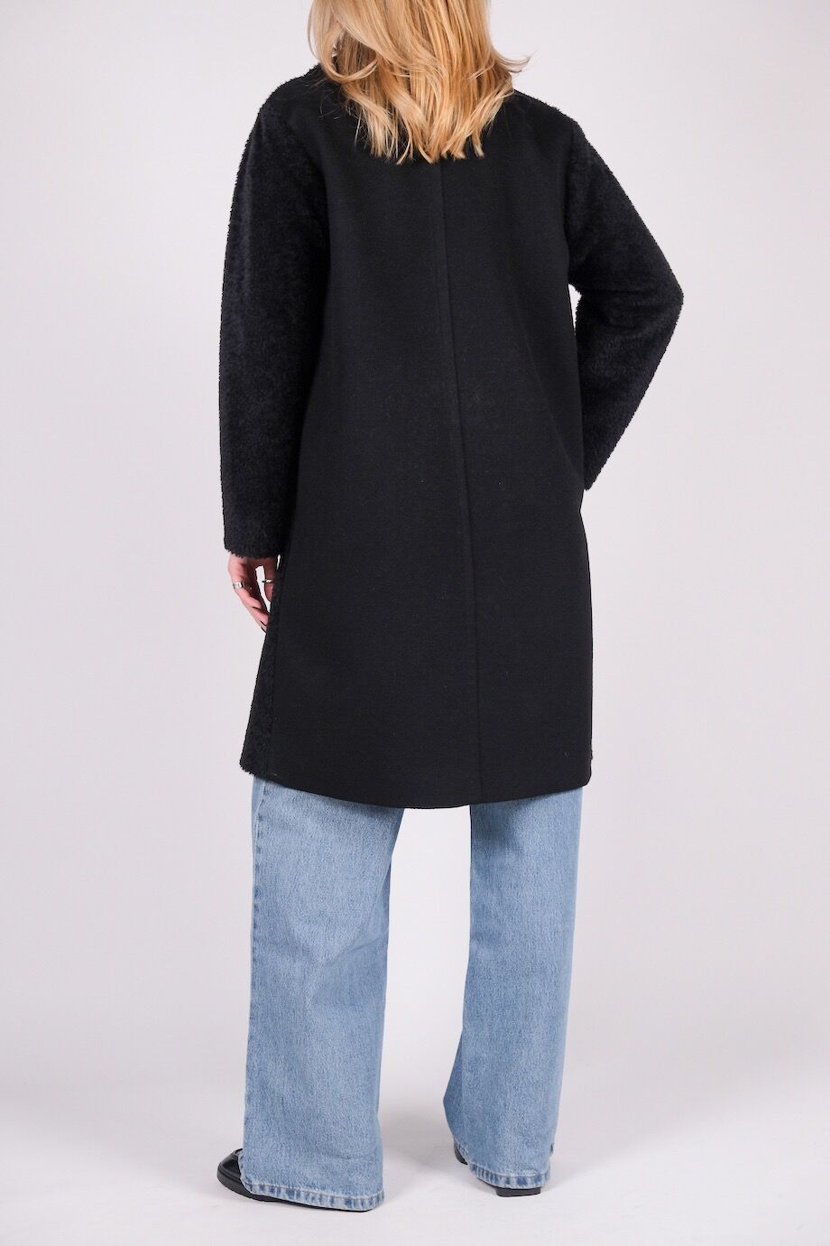 image 3 Комбинированное пальто черного цвета