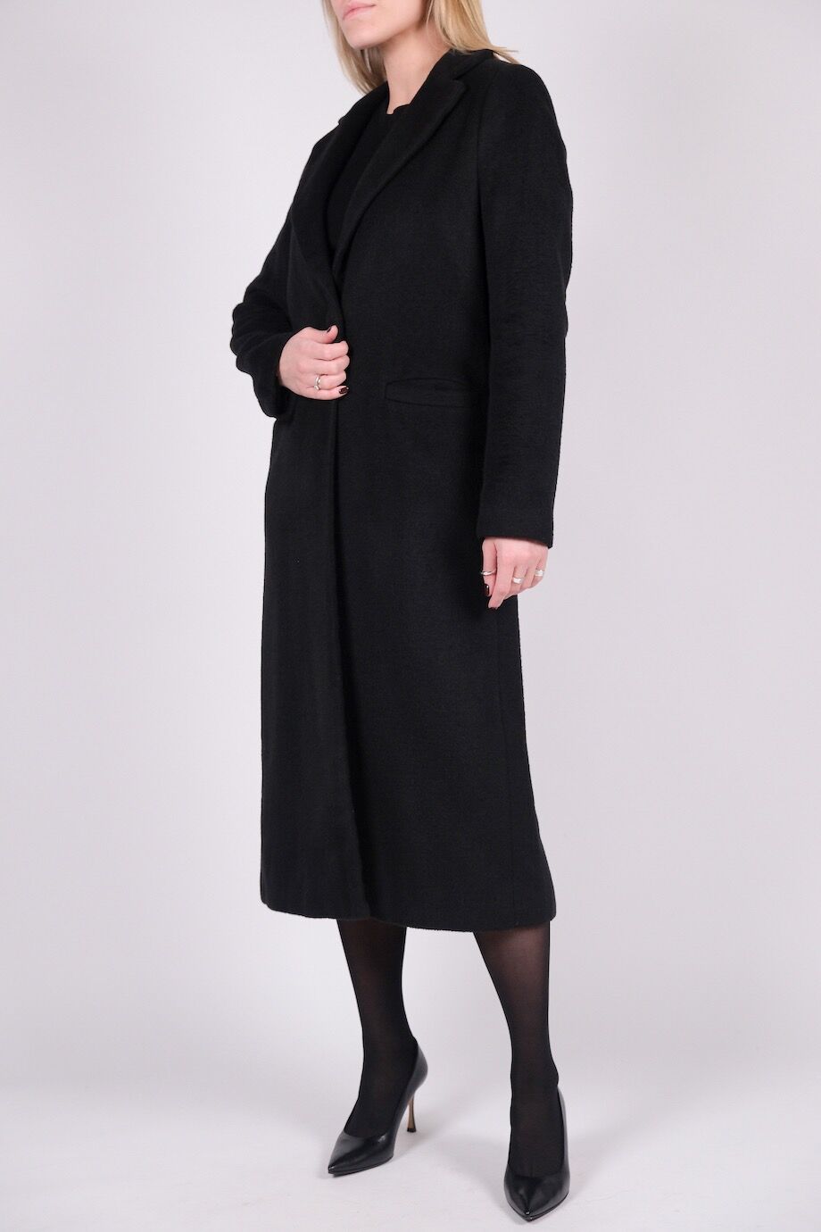 image 2 Пальто черного цвета на одной пуговице