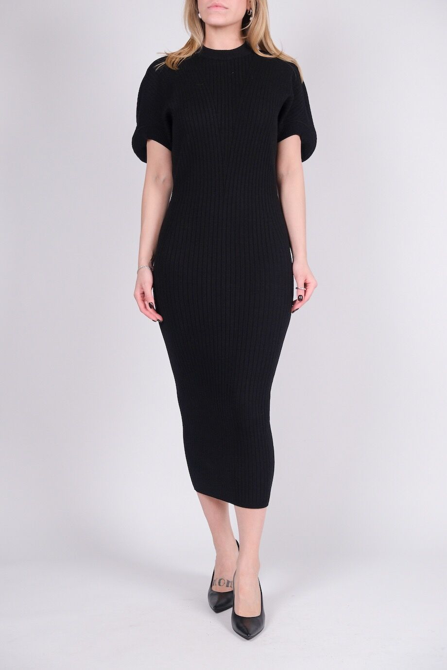 image 1 Трикотажное платье черного цвета с коротким рукавом