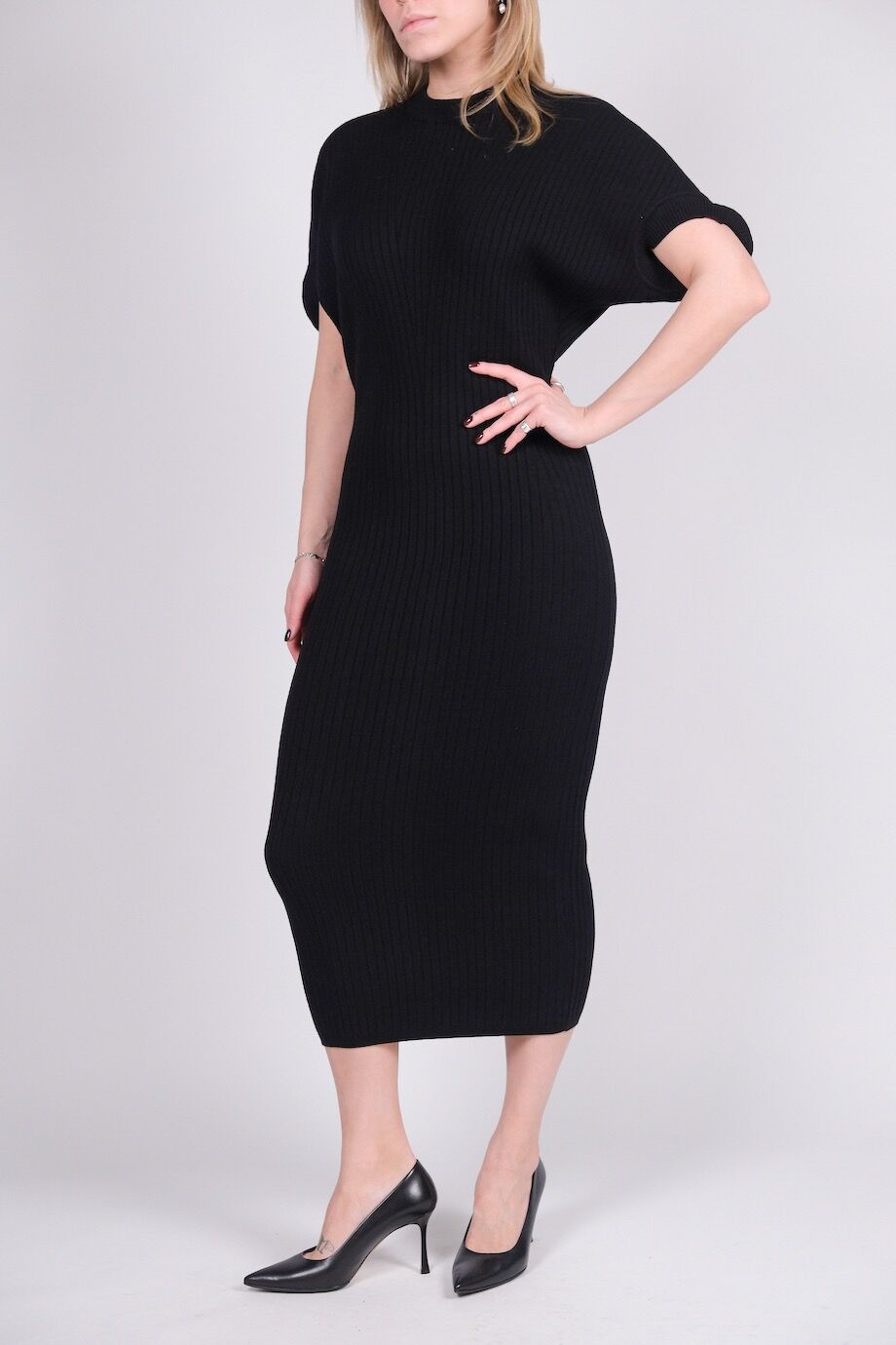 image 2 Трикотажное платье черного цвета с коротким рукавом