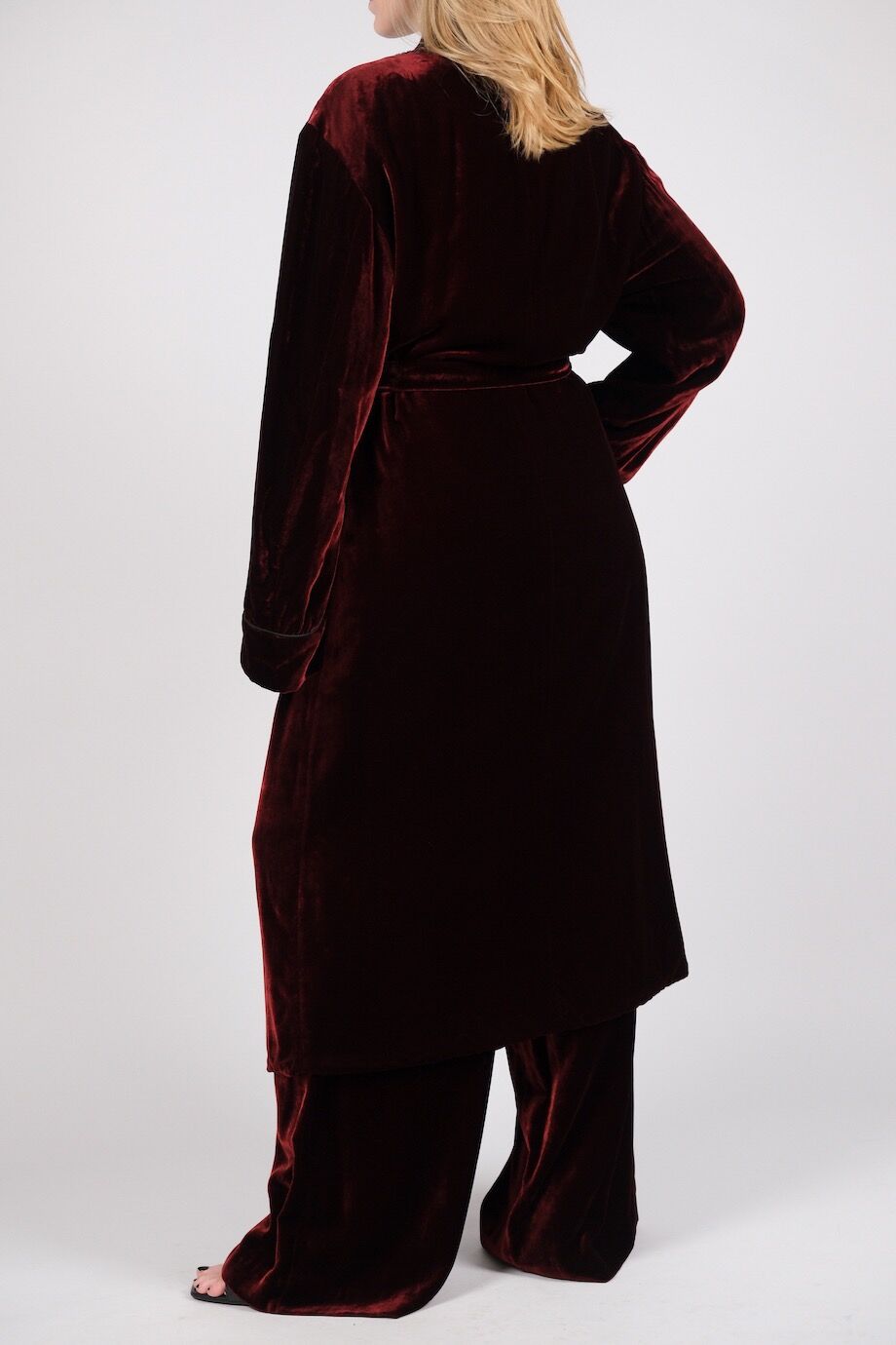 image 4 Бархатный костюм с брюками и халатом бордового цвета