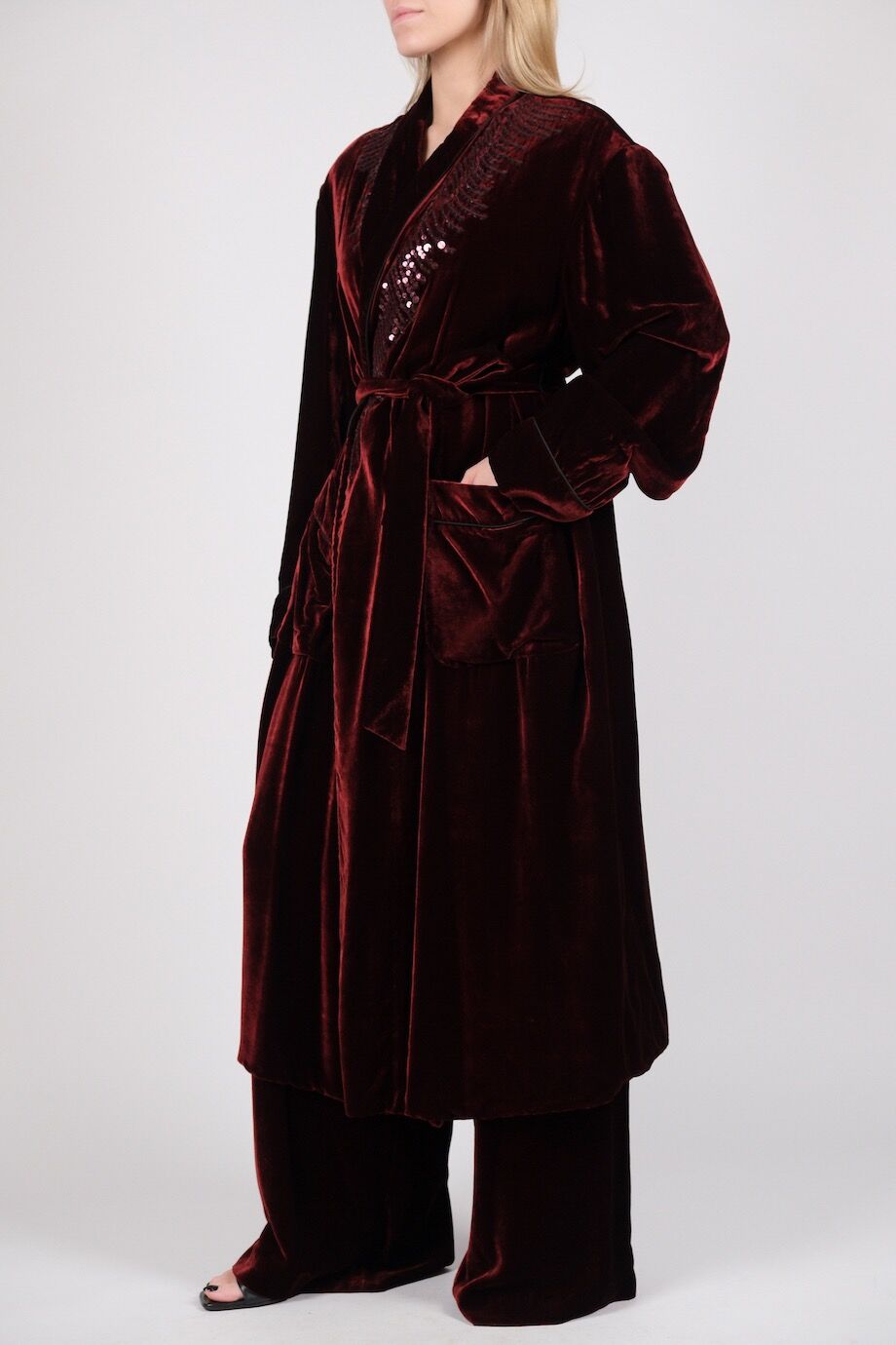 image 3 Бархатный костюм с брюками и халатом бордового цвета