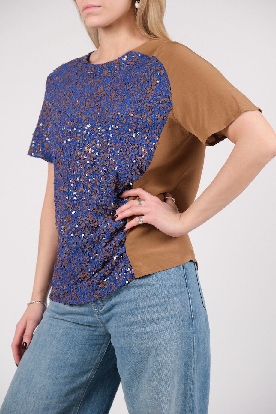 image 2 Шелковая блуза комбинированная с пайетками