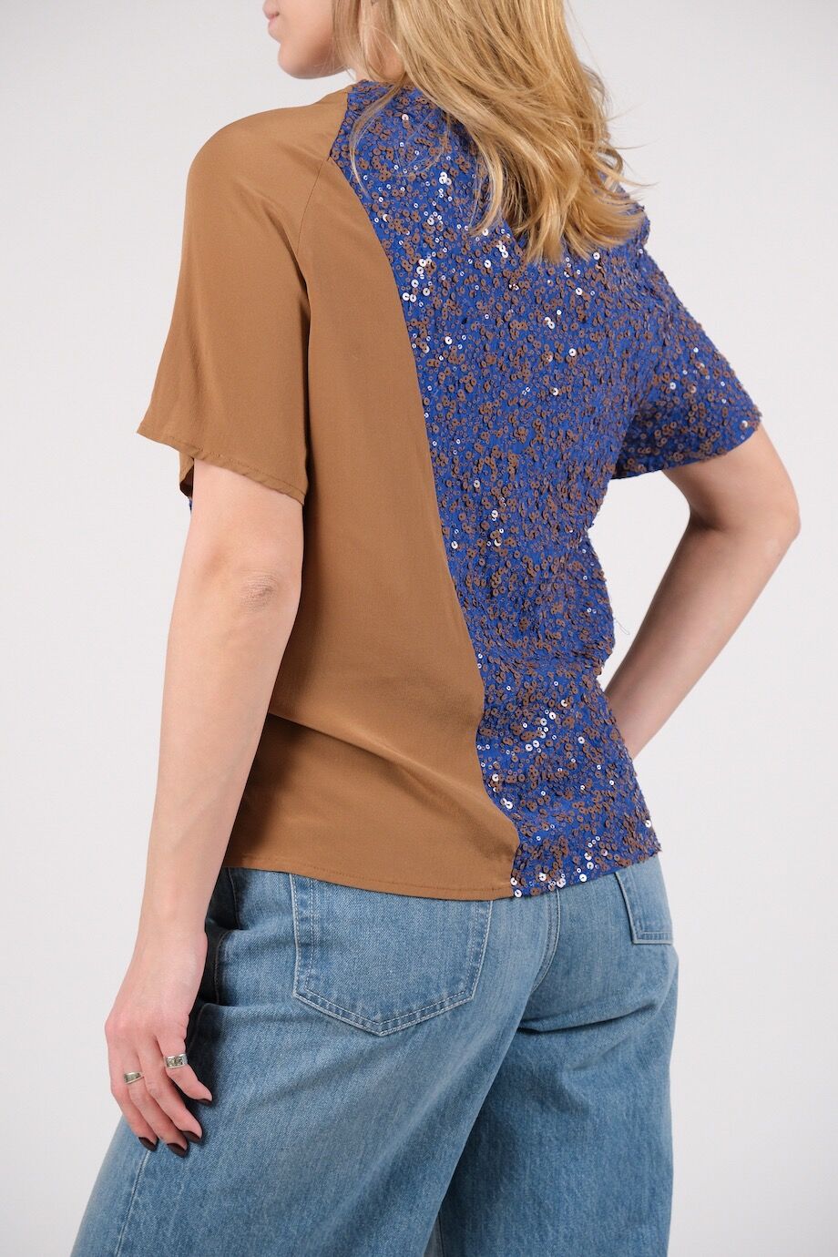 image 3 Шелковая блуза комбинированная с пайетками