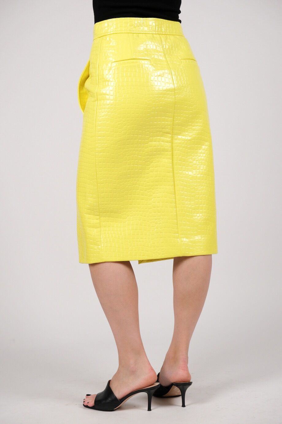 image 4 Лаковая юбка желтого цвета с тиснением под крокодила