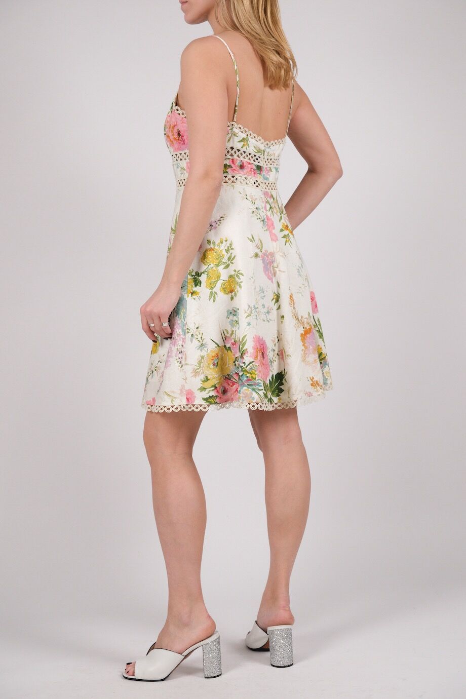 image 3 Льняное платье на тонких бретелях с цветочным приетом