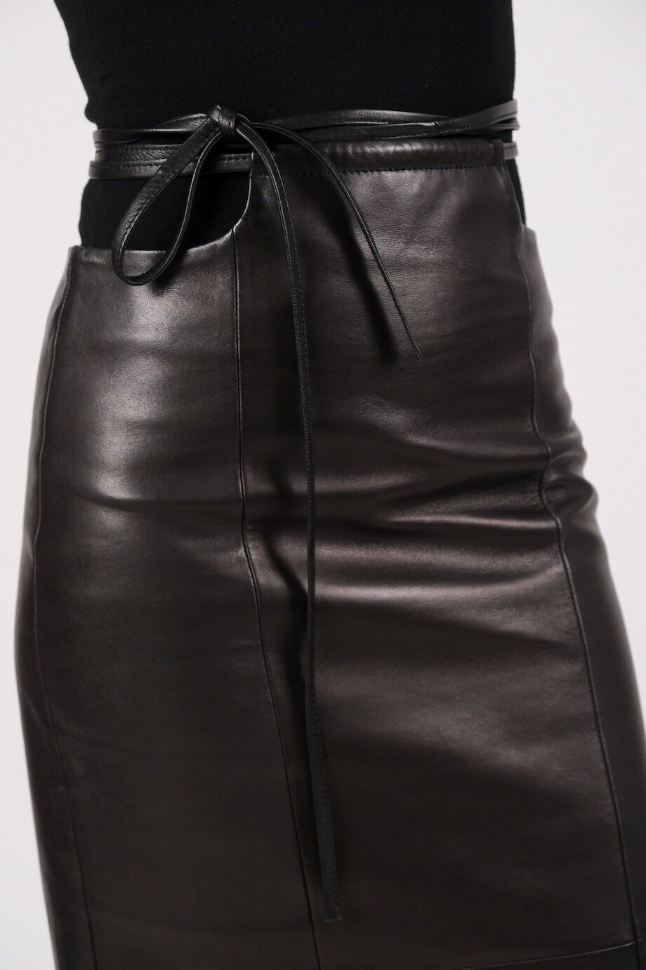 image 5 Кожаная юбка чёрного цвета на завязках