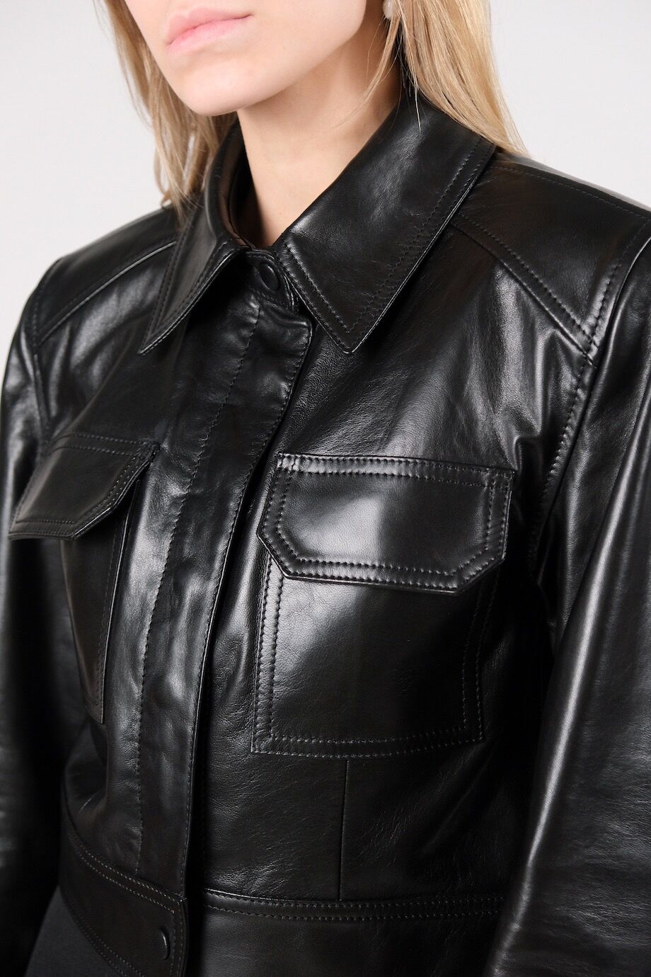 image 4 Кожаный жакет с накладными карманами чёрного цвета