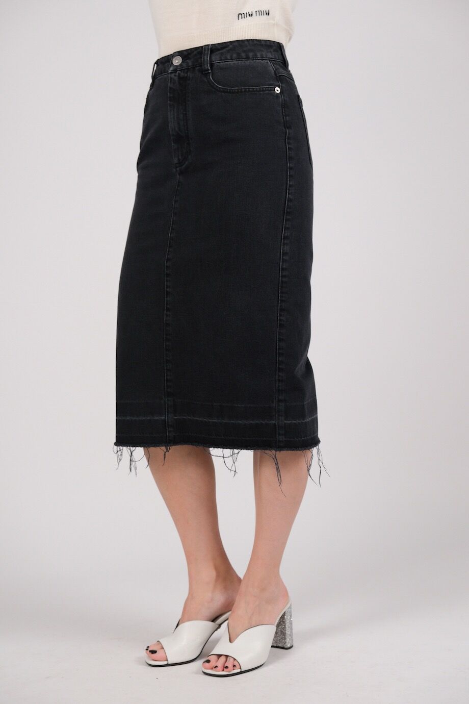 image 3 Джинсовая юбка-карандаш темно серого цвета
