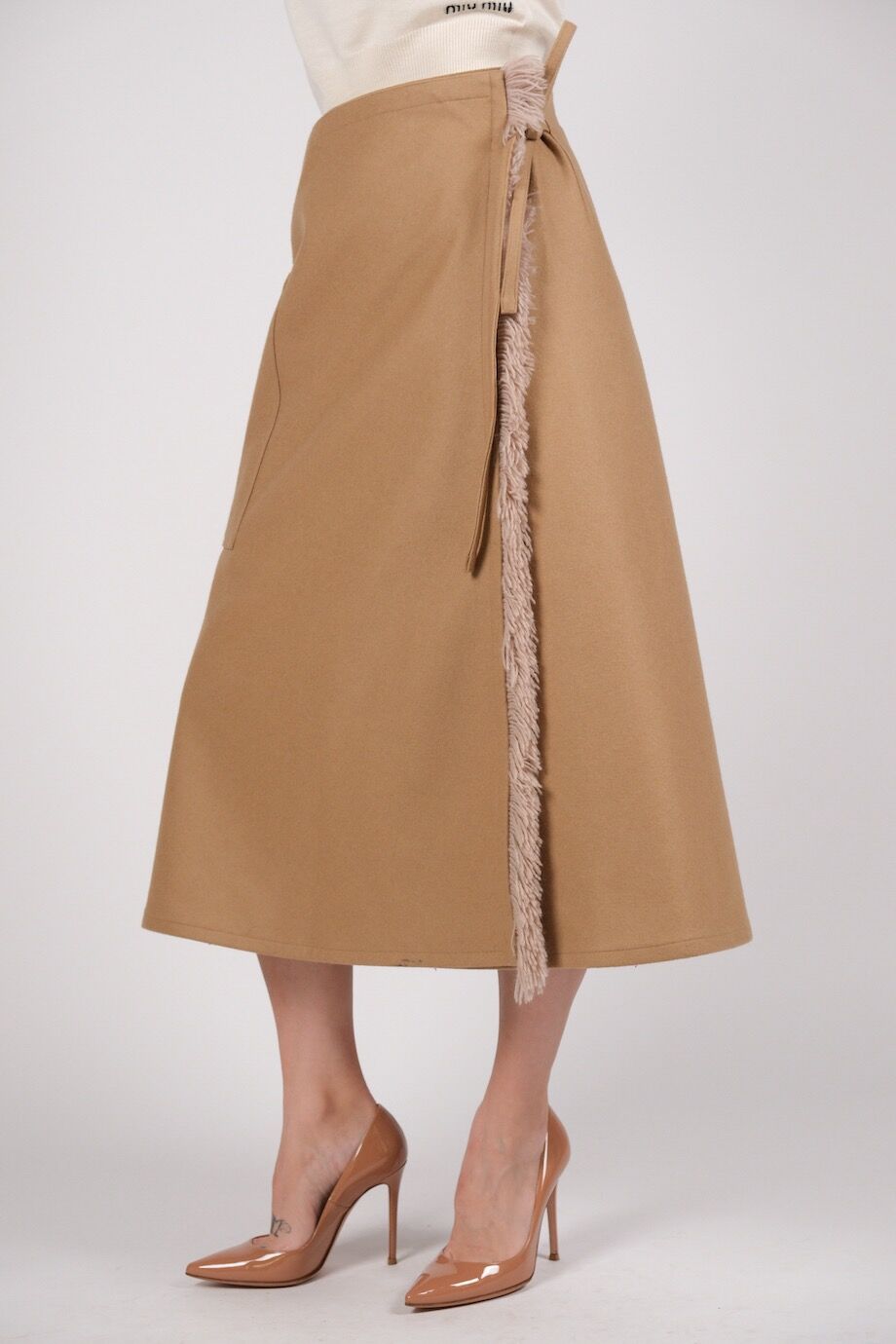 image 3 Шерстяная юбка бежевого цвета на запах