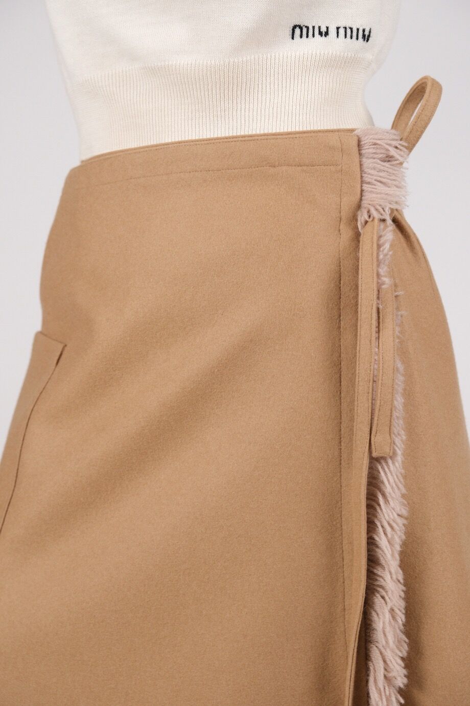 image 5 Шерстяная юбка бежевого цвета на запах
