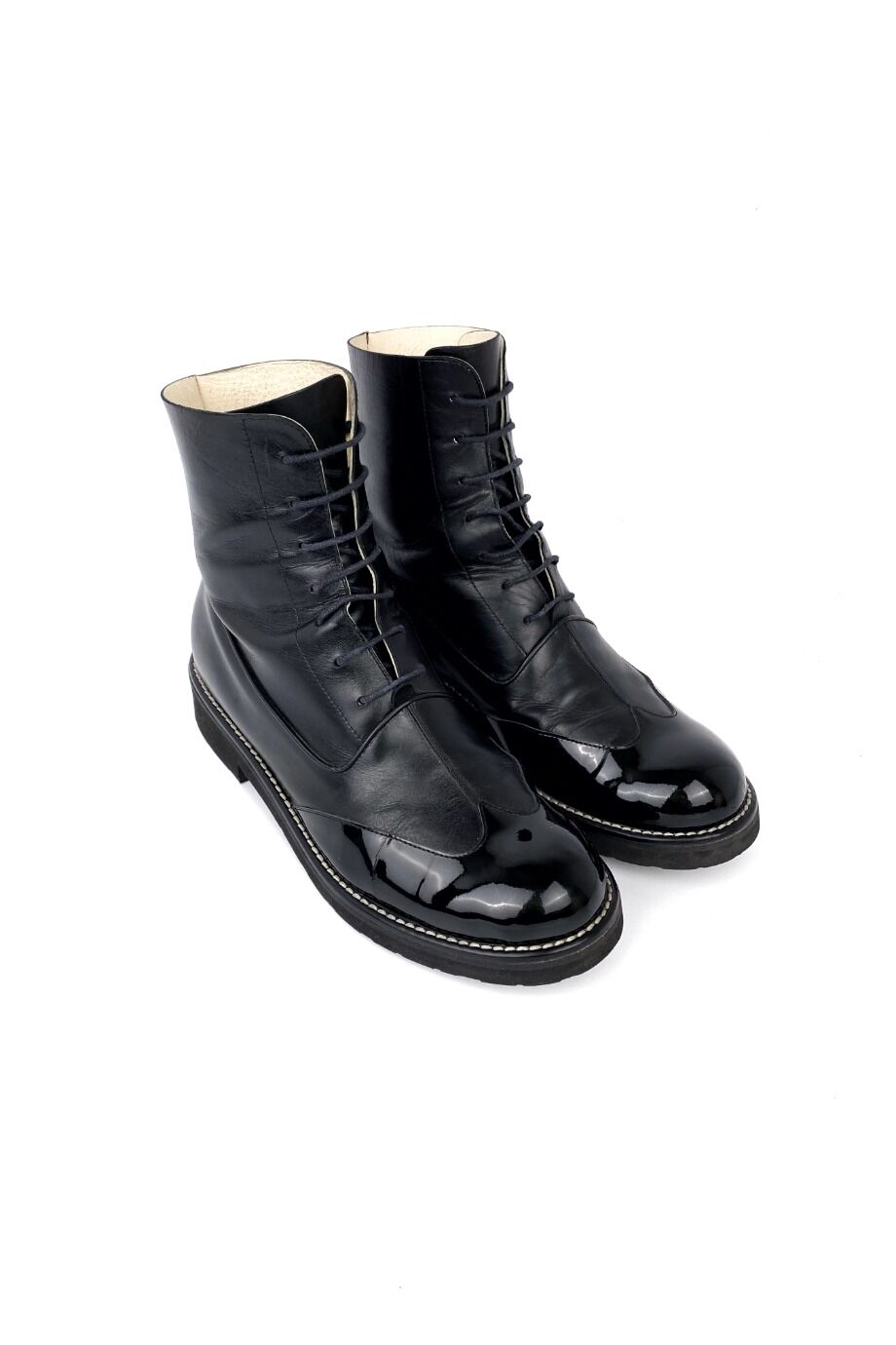 image 1 Комбинированные ботинки черного цвета с лаковым носиком