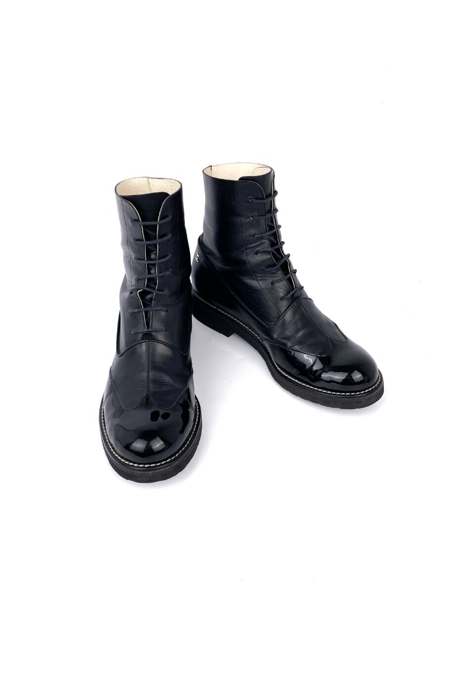 image 2 Комбинированные ботинки черного цвета с лаковым носиком