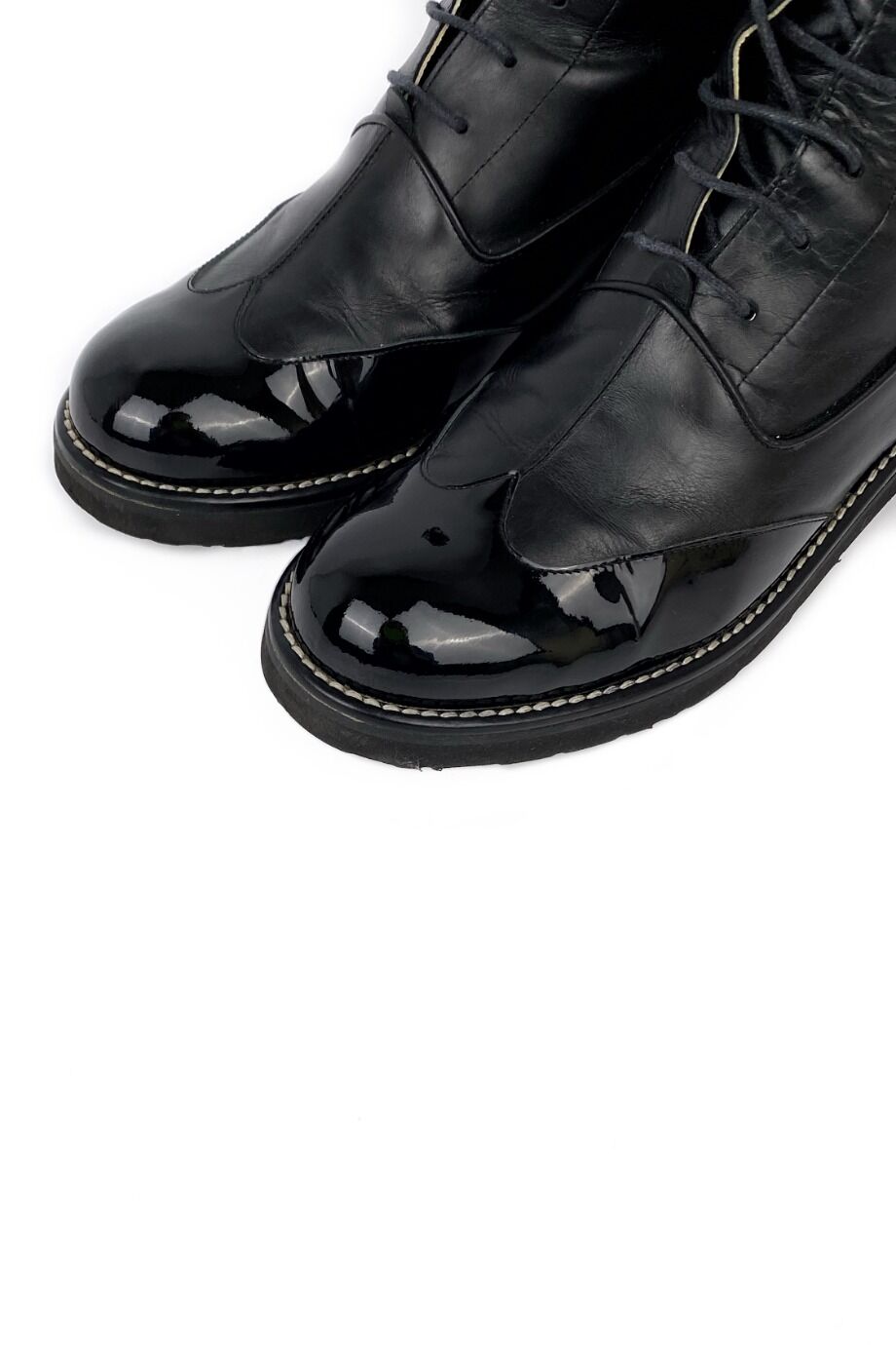 image 3 Комбинированные ботинки черного цвета с лаковым носиком