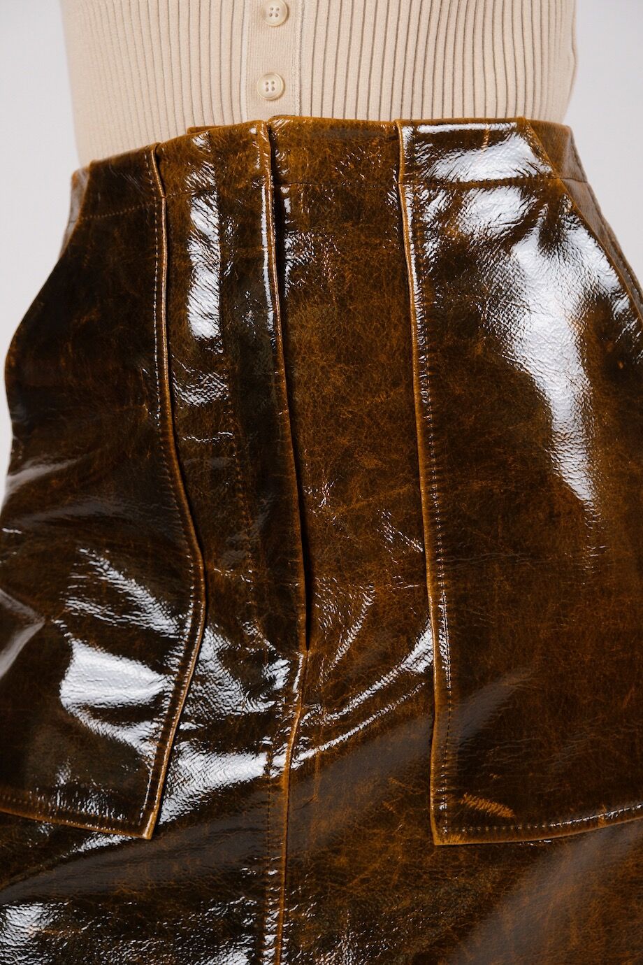 image 5 Лаковая юбка коричневого цвета