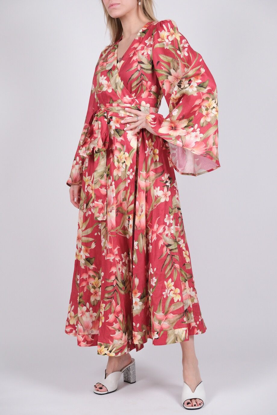 image 2 Льняное платье на запах красного цвета с цветочным принтом