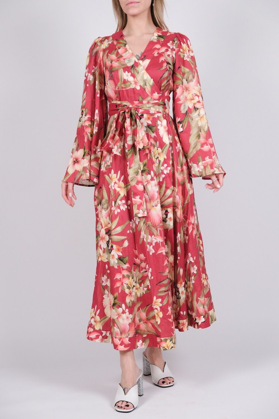 image 1 Льняное платье на запах красного цвета с цветочным принтом