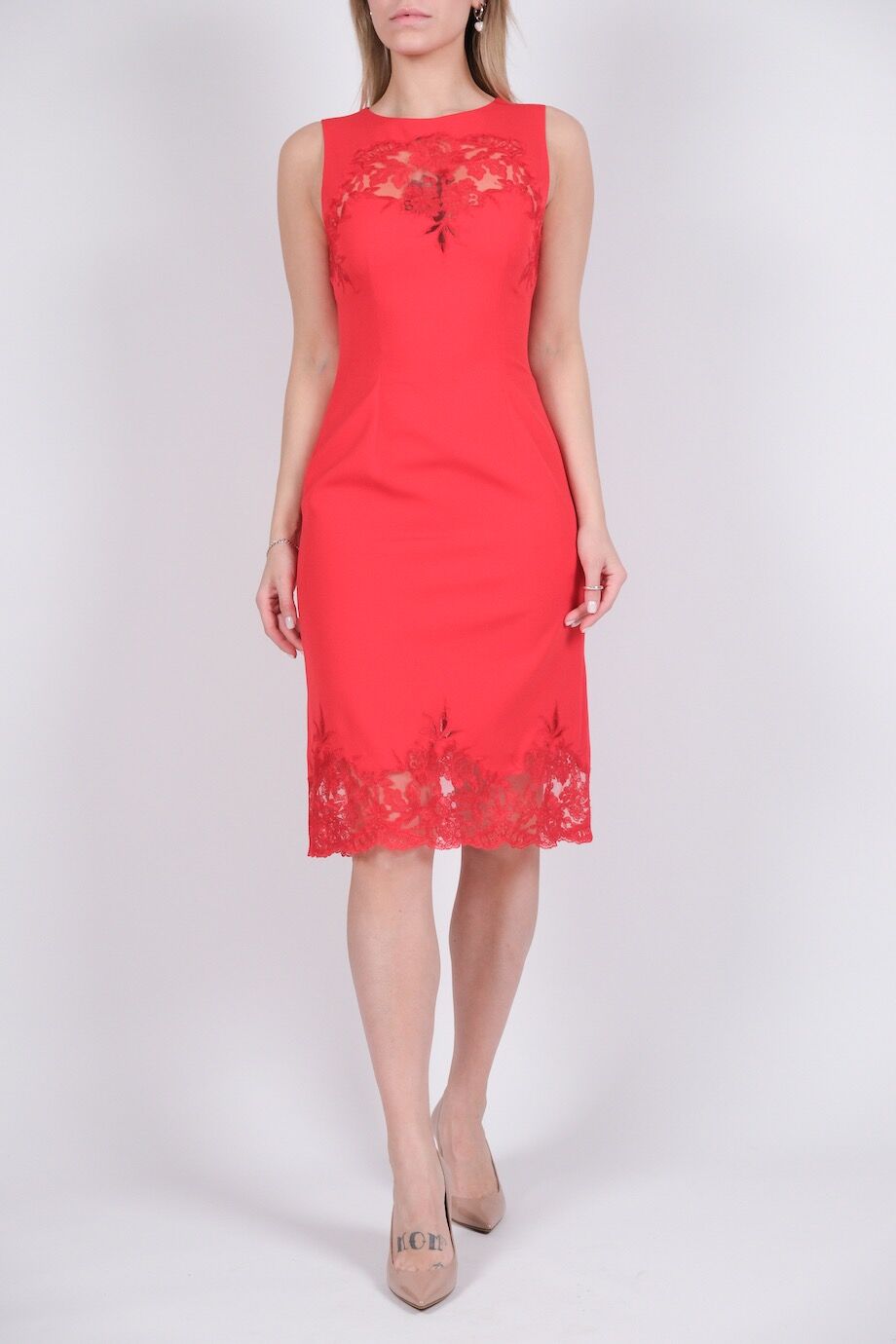 image 1 Платье красного цвета с кружевной вставкой