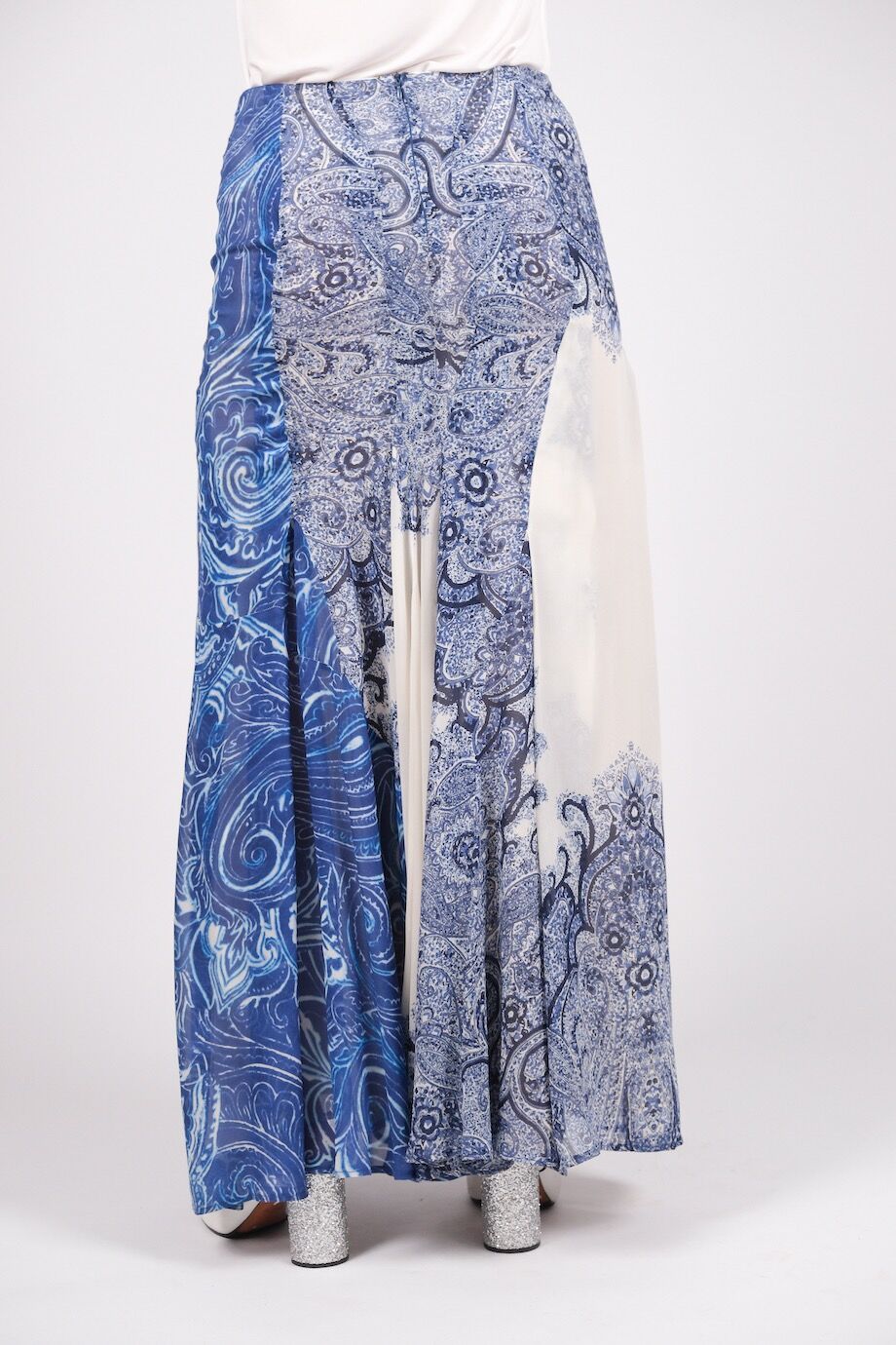 image 4 Шелковая юбка-макси с синим орнаментом