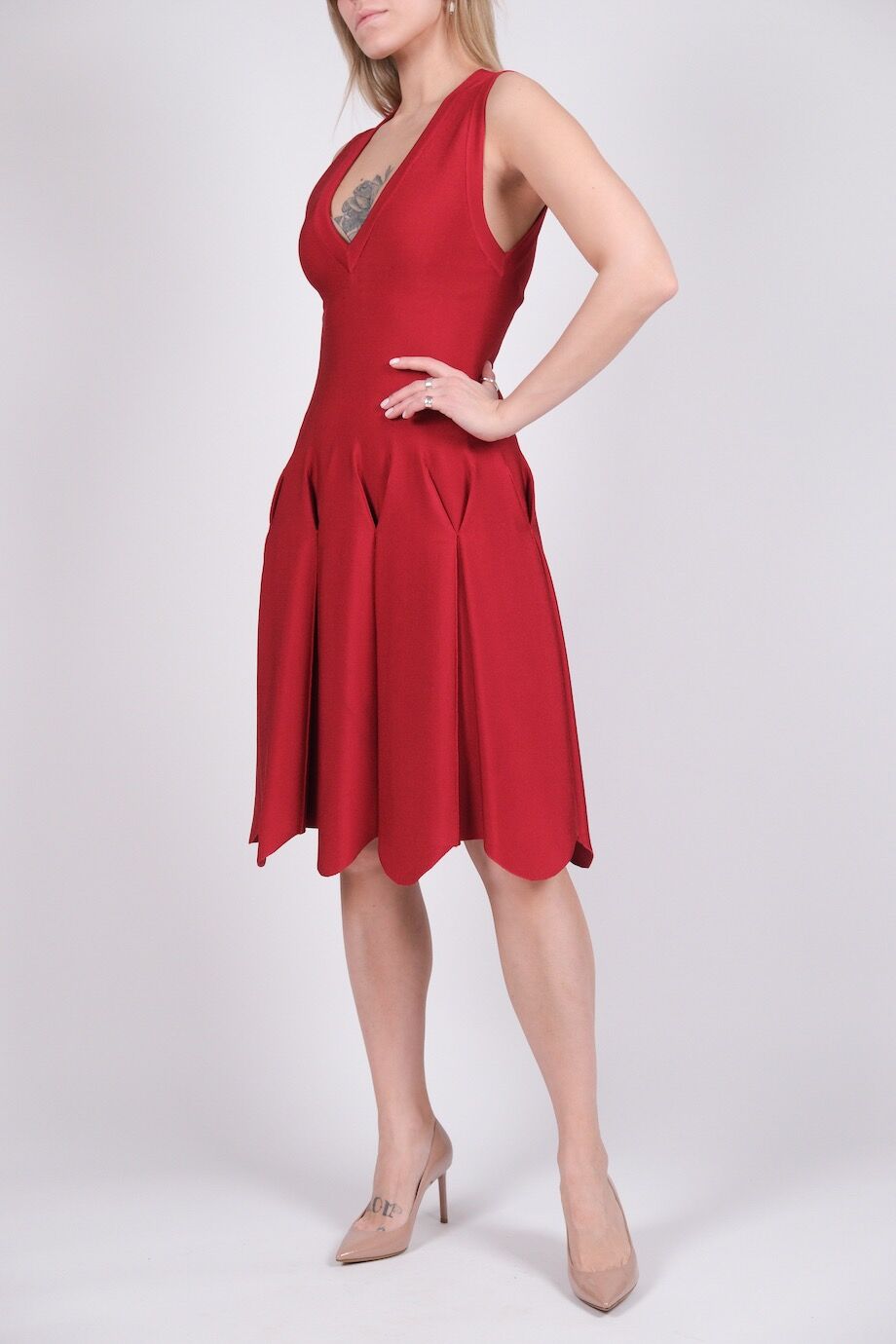image 2 Платье красного цвета без рукавов
