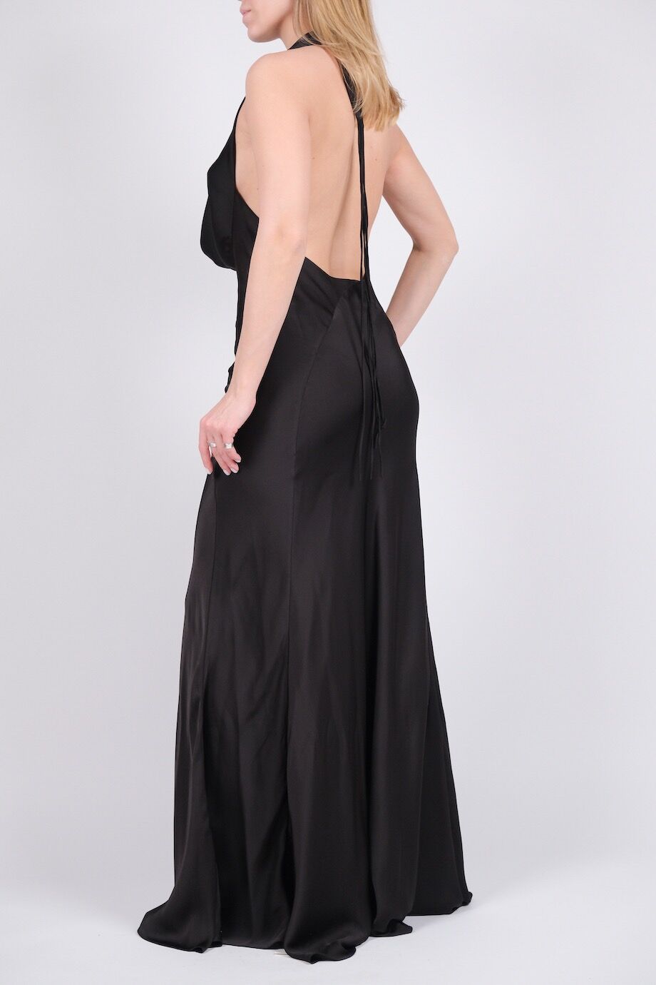 image 3 Платье черного цвета с глубоким декольте