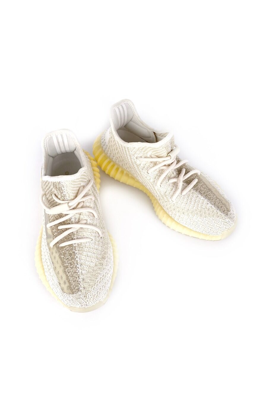 image 2 Кроссовки Yeezy 350 светлого цвета