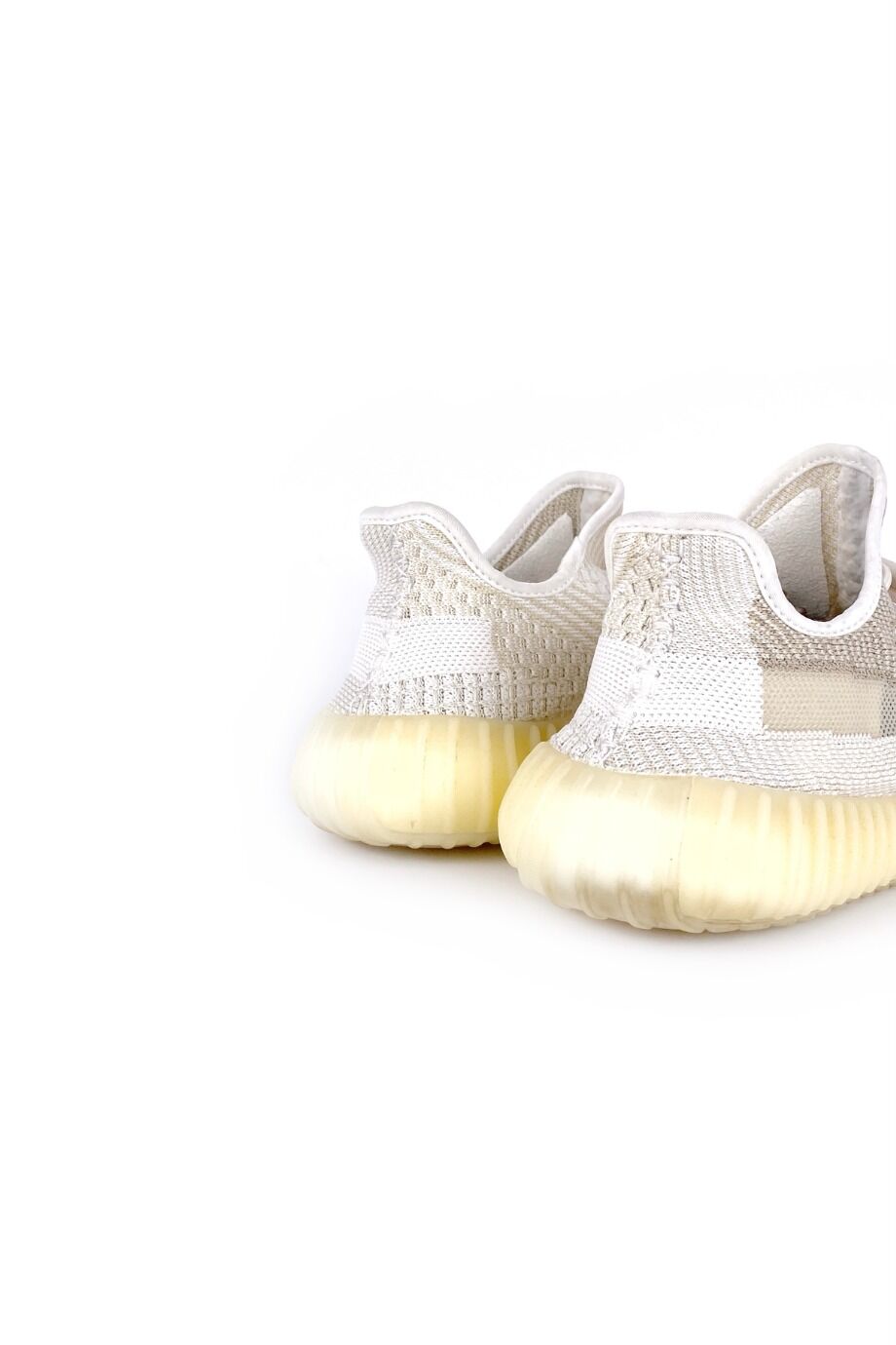 image 4 Кроссовки Yeezy 350 светлого цвета