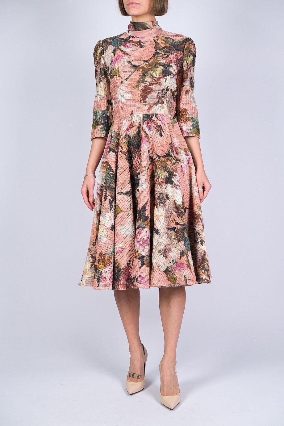 image 1 Платье пудрового цвета из жатой ткани