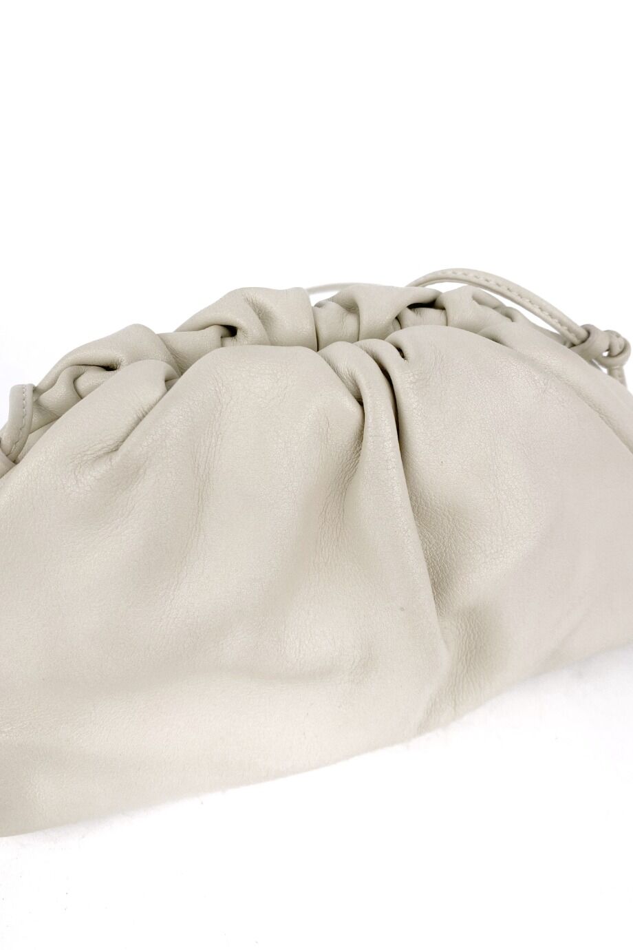image 4 Сумка Pouch mini молочного цвета
