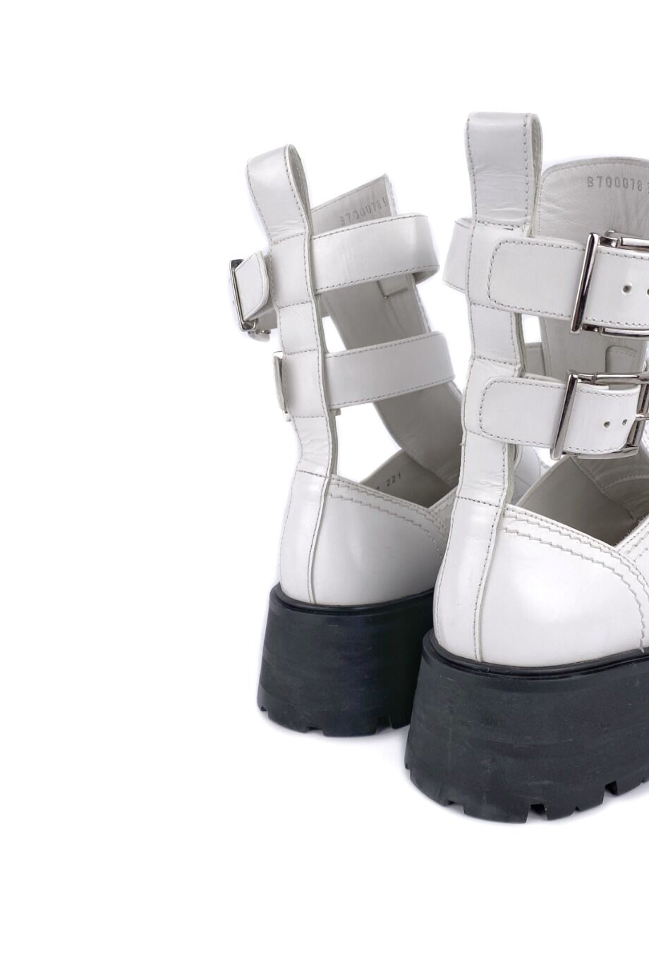 image 4 Высокие ботинки белого цвета с ремешками