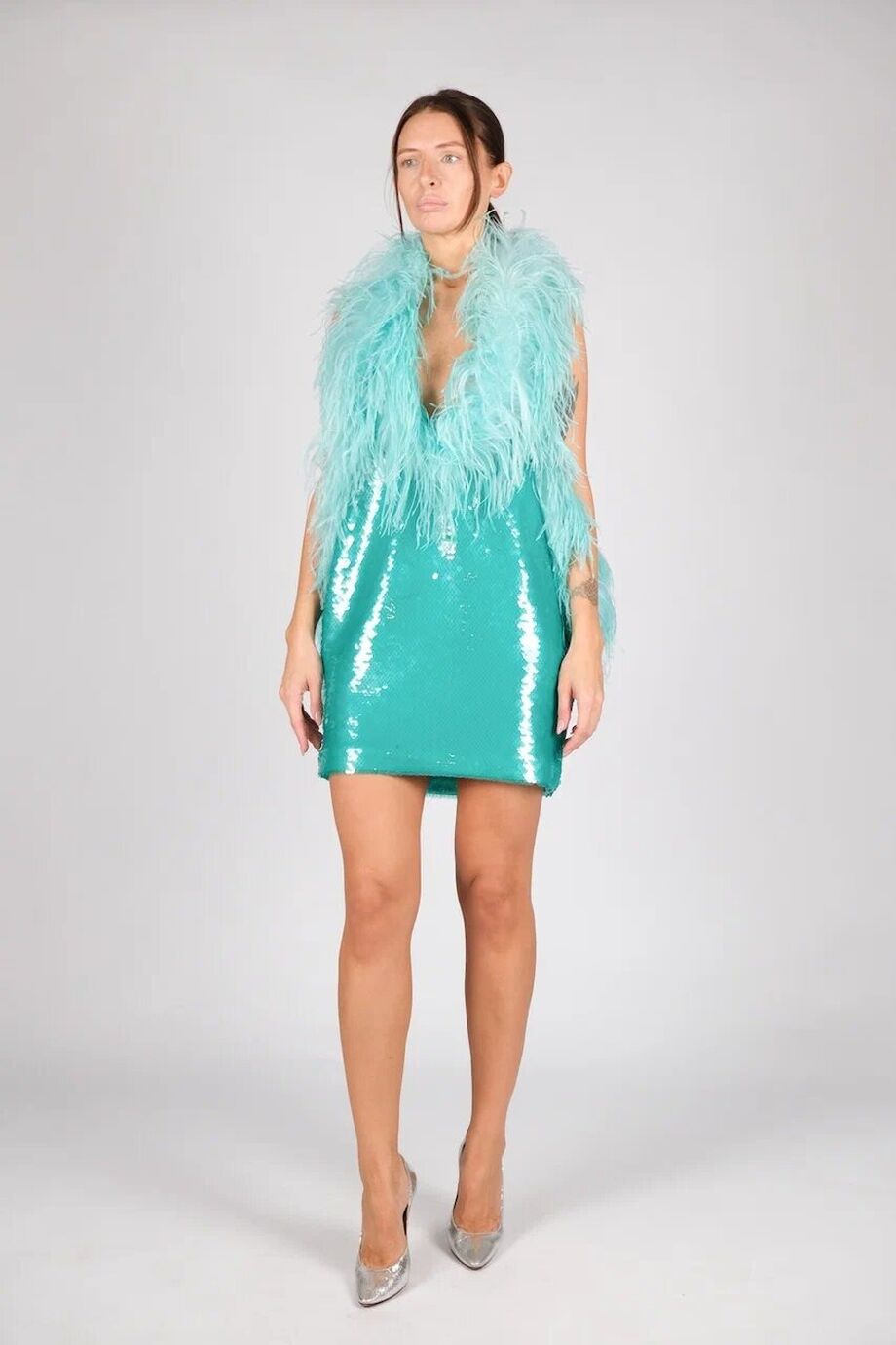 image 1 Платье цвета морской волны расшитое пайетками и перьями