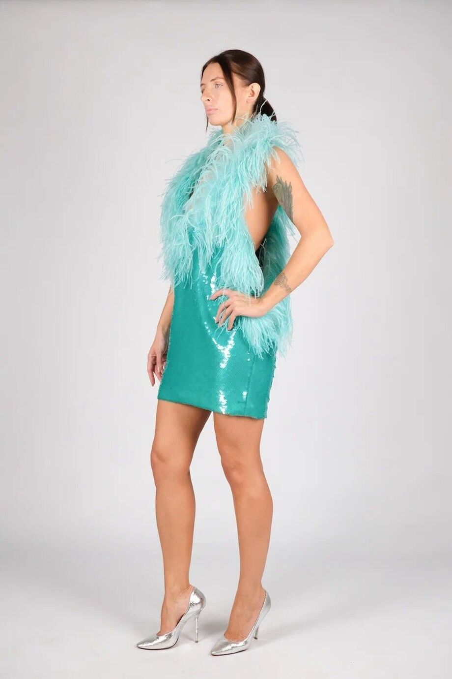 image 3 Платье цвета морской волны расшитое пайетками и перьями