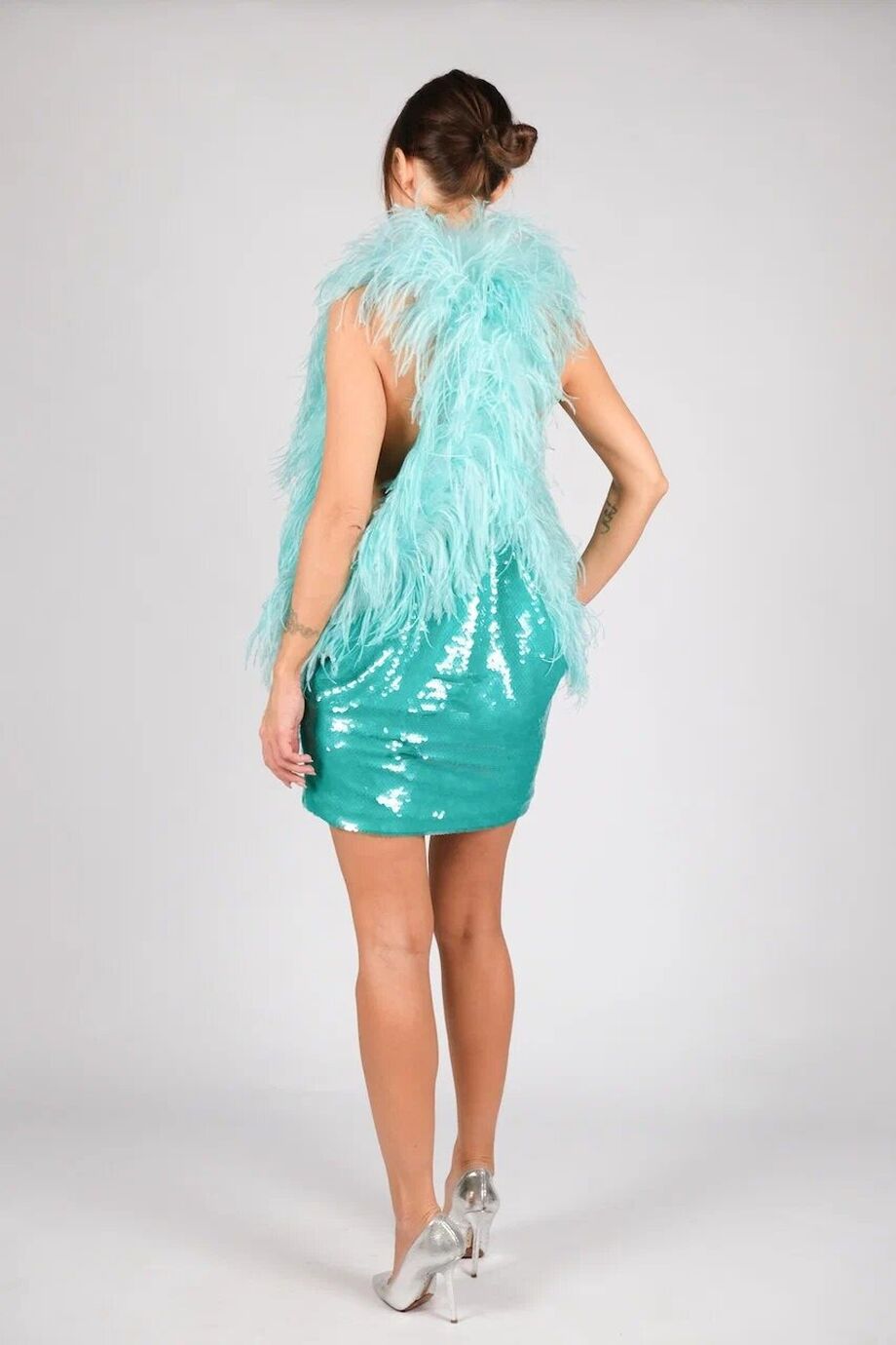 image 4 Платье цвета морской волны расшитое пайетками и перьями