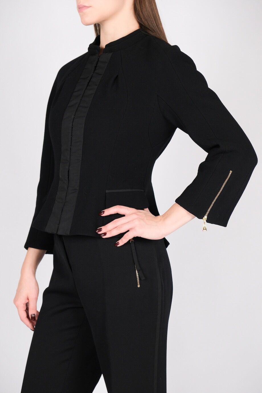 image 6 Брючный костюм черного цвета с золотистыми молниями