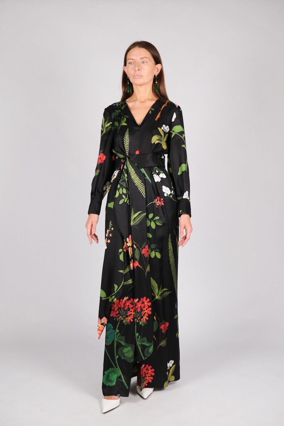 image 1 Шелковое платье  с цветочным принтом в пол