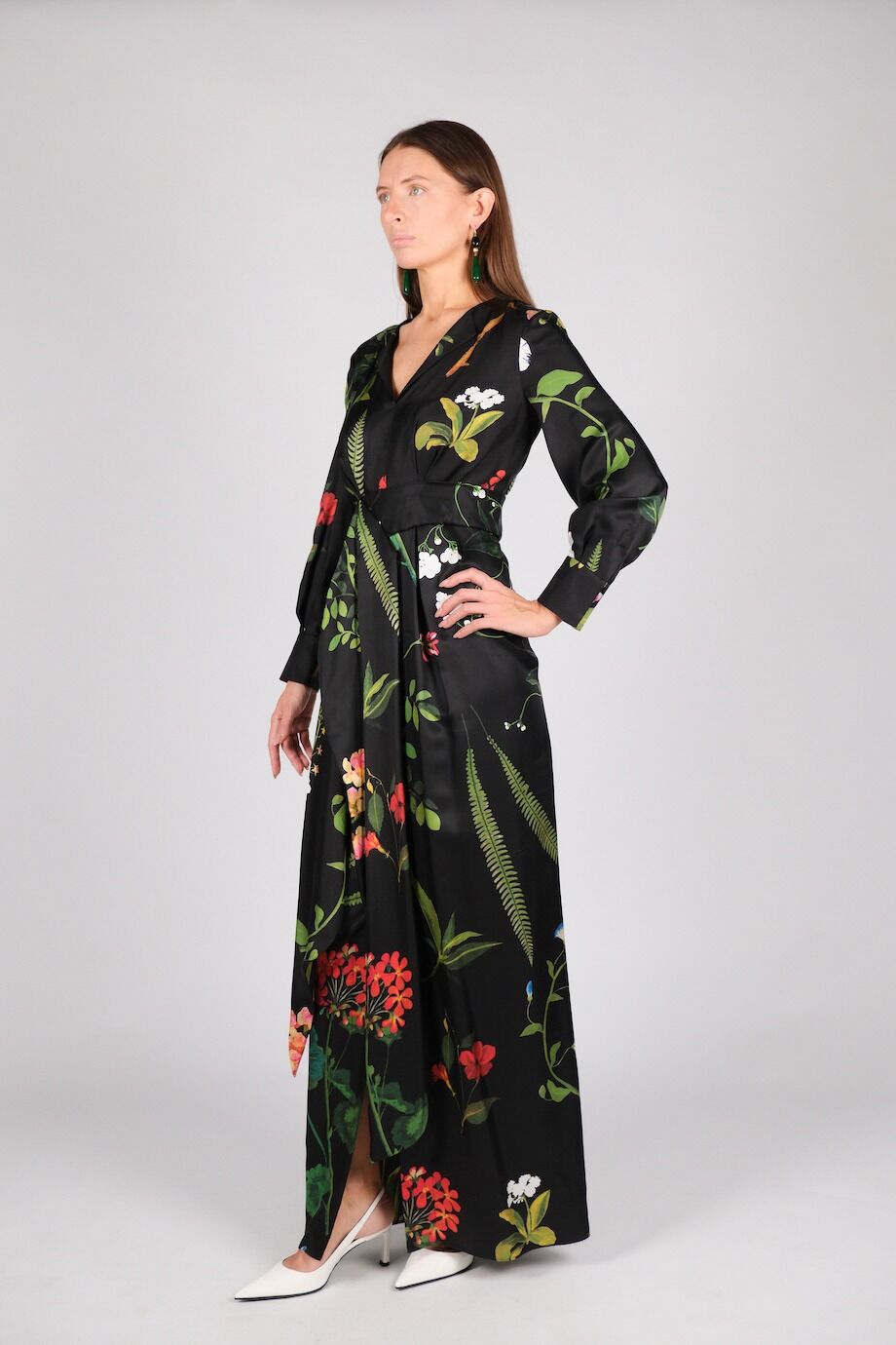 image 2 Шелковое платье  с цветочным принтом в пол
