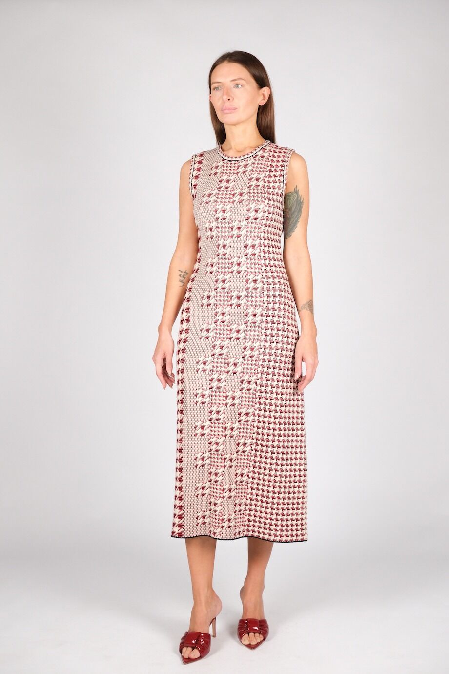 image 1 Трикотажное платье средней длины