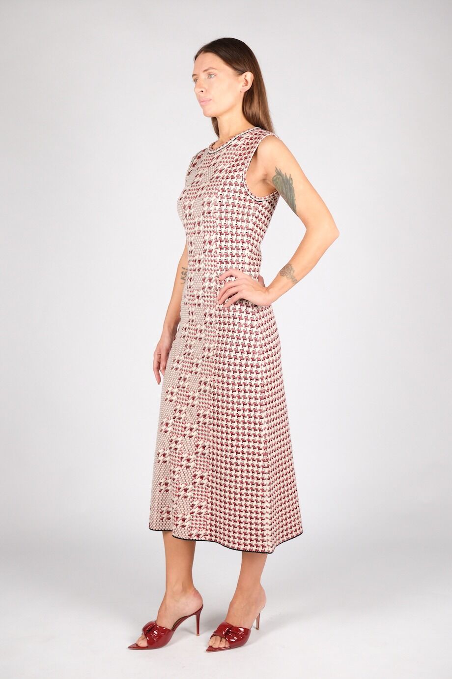 image 2 Трикотажное платье средней длины