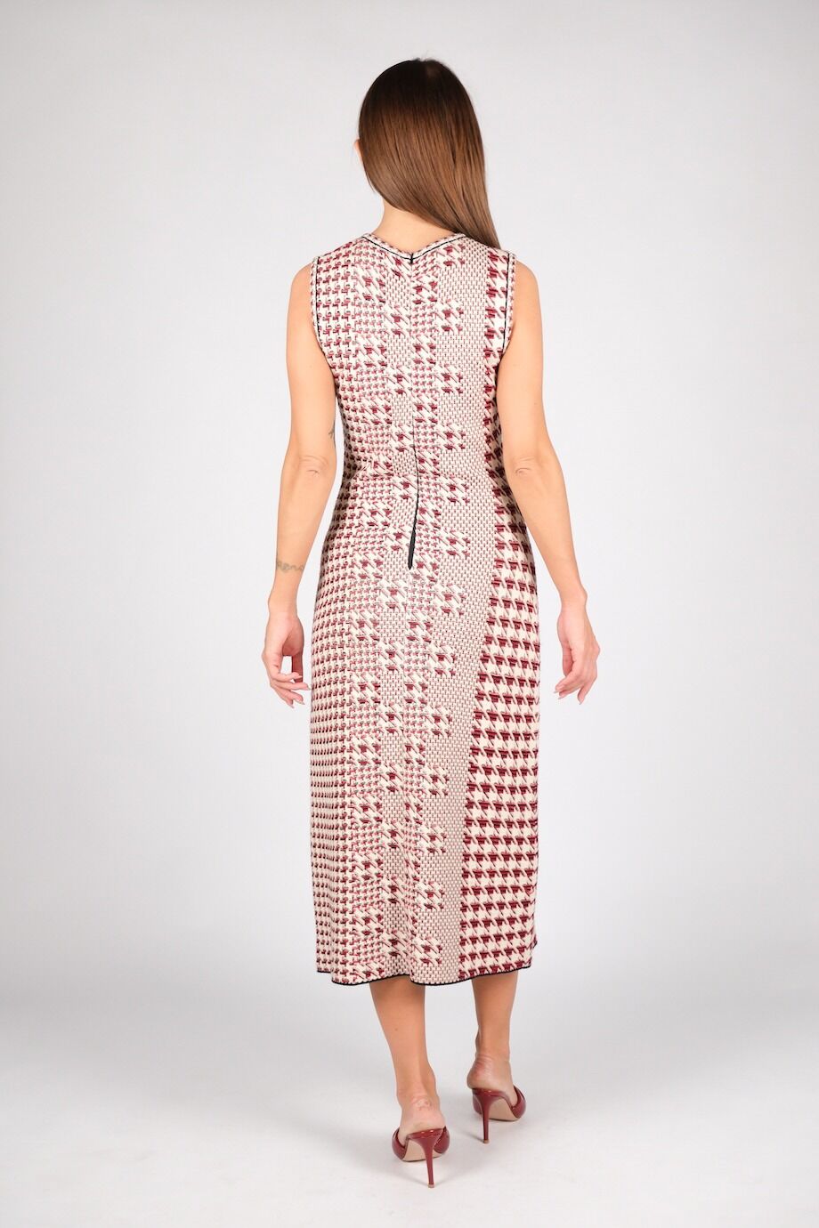 image 3 Трикотажное платье средней длины